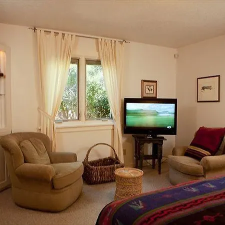 Puertas De Canyon Road Two-bedroom Apartment *